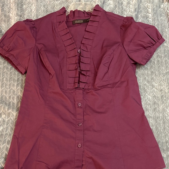 Women’s Ruffle Button Up - Picture 4 of 4